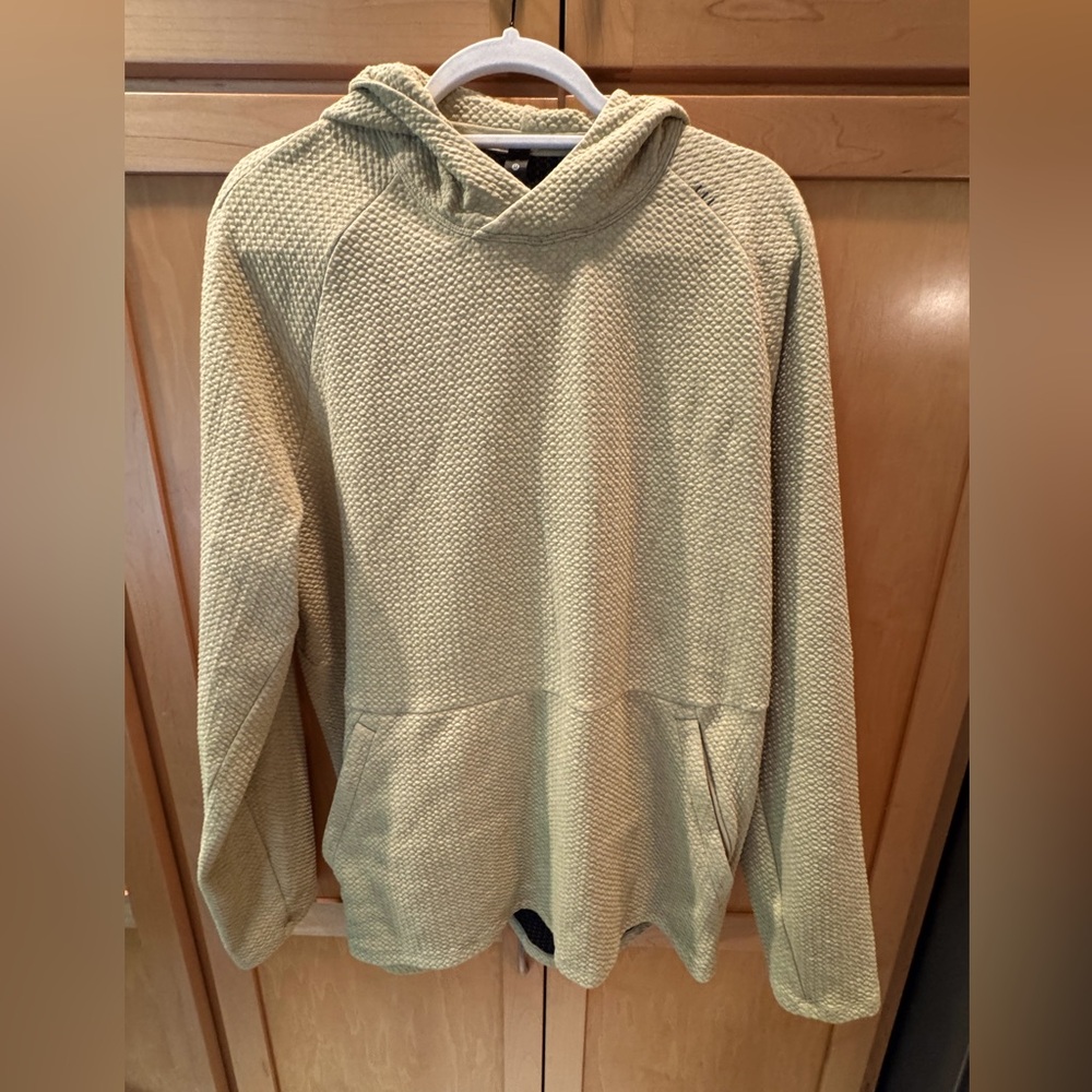 Lululemon women’s pullover hoodie in spring green, sz XL